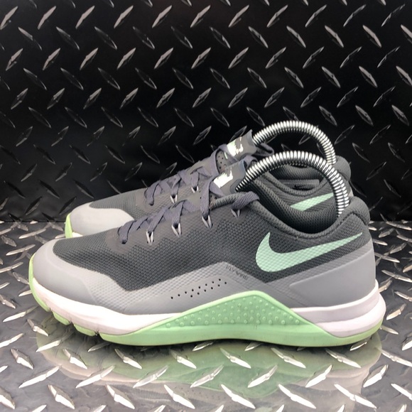 Nike Shoes - NIKE FLYWIRE